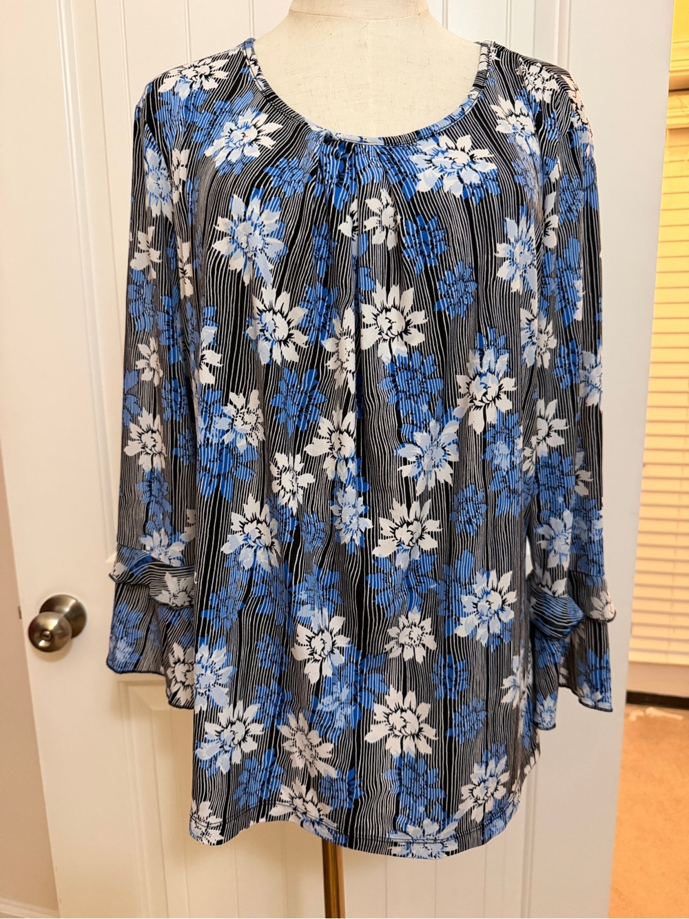 Karl Lagerfeld Black Floral Scoop Neck Blouse with Blue and White Flowers XL